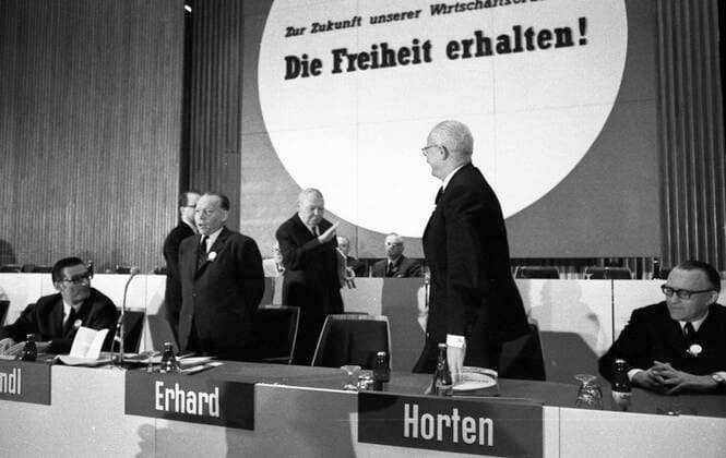 Der Wirtschaftstag der CDU CSU im Jahre 1969 DEU, Deutschland, Dortmund: Der Wirtschaftstag der CDU CSU im Jahre 1969 in Dortmund vereinigte Politiker und Wirtschaftsbosse in der Beratung . Ludwig Ehrhard M. Alphons Horten R. DEU, Germany, Dortmund: in Dortmund united politicians and business bosses in consultation . NRW *** The Business Day of the CDU CSU in 1969 DEU, Germany, Dortmund The Business Day of the CDU CSU in 1969 in Dortmund united politicians and business bosses in consultation Ludwig Ehrhard M Alphons Horten R DEU, Germany, Dortmund in Dortmund united politicians and business bosses in consultation NRW