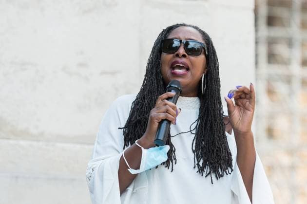 Berühmte Feministinnen, Dawn Butler Protest For NHS Pay Rise In London LONDON, UNITED KINGDOM - JULY 20, 2021: Labour Party MP Dawn Butler speaks during protest outside the Houses of Parliament demanding 15% pay increase for health workers on July 20, 2021 in London, England. The Department for Health and Social Care has recommended that NHS staff in England should receive a 1% pay increase this year despite the unprecedented pressure experienced by the health workers during the coronavirus pandemic. London Greater London United Kingdom szymanowicz-protestf210720_npzub  Copyright: xWIktorxSzymanowiczx