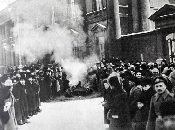 Burning of the royal coats of arms at the Anichkov Palace. Petrograd, February 27, 1917. Photo by K. Bulla. WorldxHistoryxArchive 917_05_WHA_154_0414