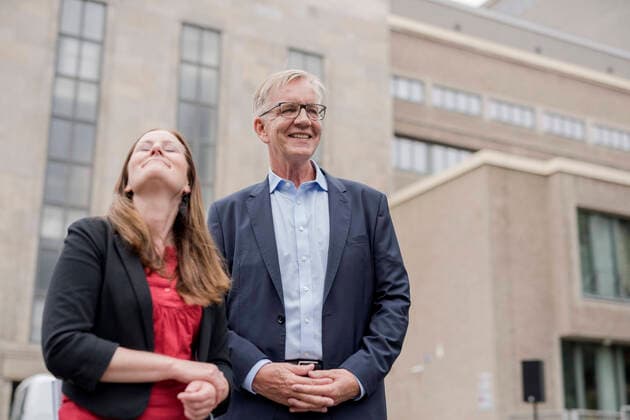 Bundestagswahl 2021: Janine Wissler und Dietmar Bartsch Deutschland, Berlin: Janine Wissler und Dietmar Bartsch, gemeinsam mit dem Bundesgeschäftsführer, Jörg Schindler, stellen die Plakatkampagne der Partei Die Linke zur Bundestagswahl 2021 vor.