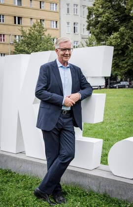 Bundestagswahl 2021: Dietmar Bartsch Deutschland, Berlin: Janine Wissler und Dietmar Bartsch, gemeinsam mit dem Bundesgeschäftsführer, Jörg Schindler, stellen die Plakatkampagne der Partei Die Linke zur Bundestagswahl 2021 vor.
