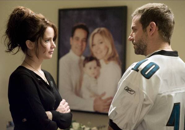 OSCARS. Beste Hauptdarstellerin. Preisträgerinnen 2011-2020 Jennifer Lawrence & Bradley Cooper Characters: Tiffany, Pat Solitano Film: Silver Linings Playbook (2012) Director: David O. Russell 08 September 2012  Copyright: MaryxEvansxAFxArchivexThexWeinsteinxCompany 13060847 EDITORIAL USE ONLY