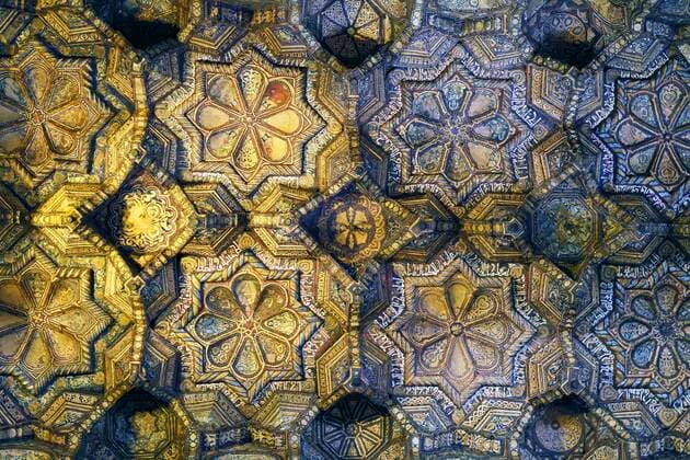  Decke im Hauptschiff in arabischer Schnitzkunst, Capella Palatina, Palazzo dei Normannni auch Palazzo Reale, Palermo, Sizilien, Italien, Europa *** Ceiling in the nave in Arabic carving, Capella Palatina, Palazzo dei Normannni also Palazzo Reale, Palermo, Sicily, Italy, Europe Copyright: imageBROKER/IngoxSchulz ibxisb06971629.jpg