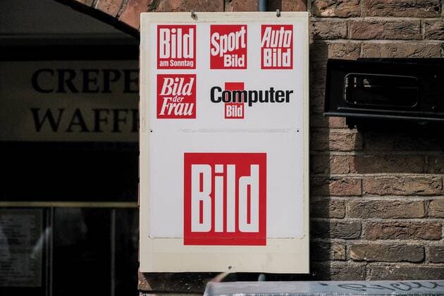 Düsseldorf 15.07.2021 Bild Bildzeitung Bild-Zeitung Bild am Sonntag Sportbild Sport-Bild Autobild Auto-Bild Bild der Frau Computer-Bild Computerbild Kiosk Zeitungen Zeitschriften Meinungsvielfalt Lesestoff Kiosk Boulevardzeitung Yellow Press Logo Auflage Zeitungsauflage Auflagenschwund Print Printzeitung IVW-Auflage Düsseldorf Nordrhein-Westfalen Deutschland *** Düsseldorf 15 07 2021 Bild Bildzeitung Bild Zeitung Bild am Sonntag Sport Bild Sport Bild Autobild Auto Bild Bild der Frau Computer Bild Computerbild Kiosk Newspapers Magazines Diversity of Opinion Reading Material Kiosk Tabloid Yellow Press Logo Circulation Newspaper Circulation Print Print Newspaper IVW Circulation Düsseldorf North Rhine-Westphalia Germany
