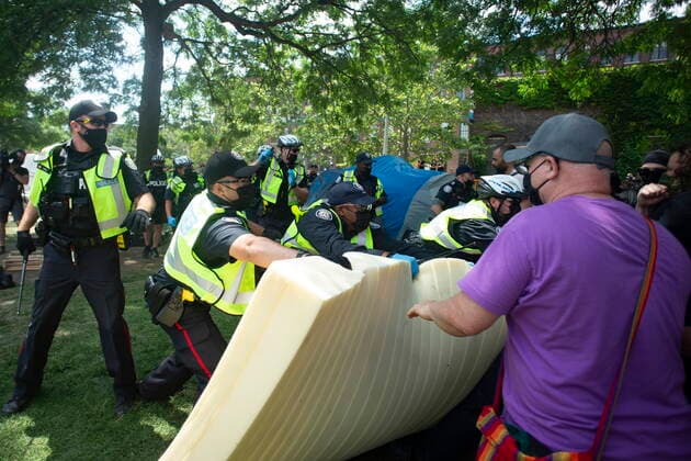 July 21, 2021, Toronto, on, Canada: Toronto police grab a foam mattress that encampment supporters used as a barricade as police and city workers clear the Lamport Stadium Park homeless encampment in Toronto on Wednesday, July 21, 2021. Toronto Canada  - ZUMAc35_ 20210721_zaf_c35_045 Copyright: xChrisxYoungx