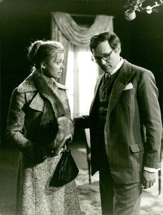 Doppelspiel in Paris Barbara Lass und Harald Leipnitz in dem Film Doppelspiel in Paris von 1972. Copyright: TelePress UnitedArchivesIMS_3630658F EDITORIAL USE ONLY