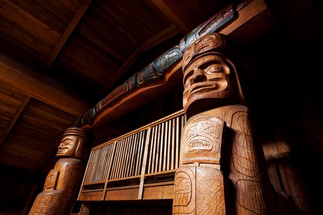 Two large corner posts highlight crests and designs relevant to the Wuikinuxv first nations people in their bighouse. Oweekeno, Rivers Inlet, British Columbia Central Coast, Canada. Copyright: xBoomerxJerrittx Model Released