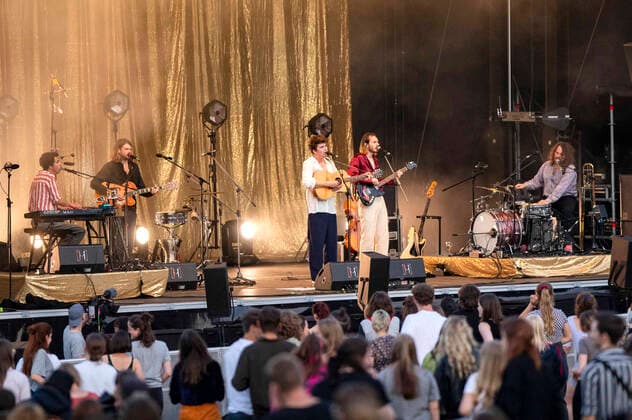 Goran Koc, Max Kämmerling, Faber, Janos Mijnssen und Tillmann Ostendarp live beim Picknick Konzert auf der Zoopark Festwiese. Erfurt, 22.07.2021