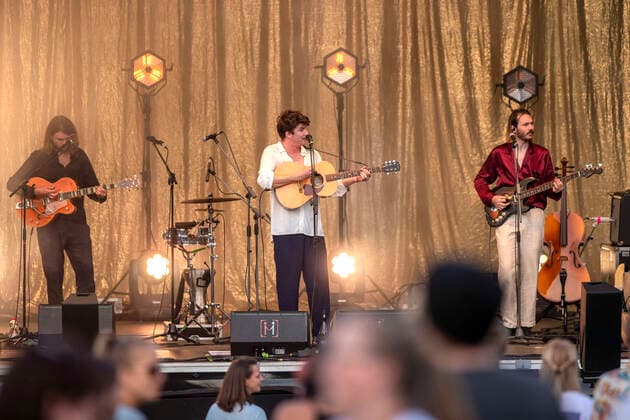 Max Kämmerling, Faber und Janos Mijnssen live beim Picknick Konzert auf der Zoopark Festwiese. Erfurt, 22.07.2021