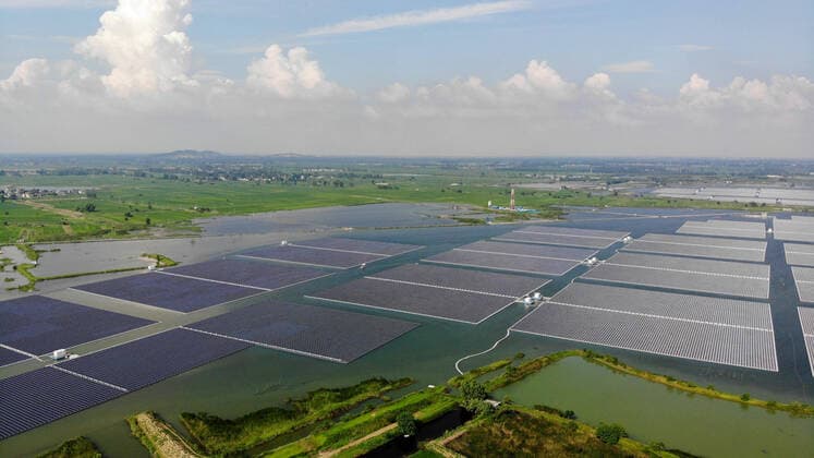 IMAGO Nature: Unsere Erde, Energiequellen, Photovoltaik (210723) -- HUAINAN, July 23, 2021 -- Aerial photo taken on July 20, 2021 shows a floating solar farm in Panji District of Huainan City, east China s Anhui Province. In recent years, Huainan city authorities have been exploring a development model which combines fishery with the photovoltaic industry to help boost local residents income. With a total investment exceeding 1 billion yuan (about 155 million U.S. dollars), a 150-megawat floating solar farm was established in a coal mining subsidence area. The facility has a better power generation efficiency compared to land-based photovoltaic power stations. ) CHINA-ANHUI-HUAINAN-FLOATING SOLAR FARM (CN) HuangxBohan 