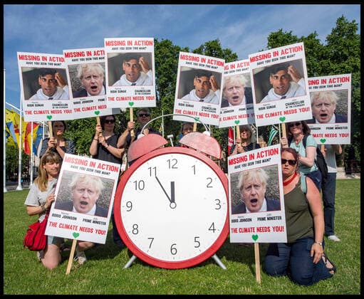Bilder des Jahres 2021, News 07 Juli News Themen der Woche KW29 News Bilder des Tages . 23 07 2021. London, United Kingdom. Cop26 Protest Parliament Square. Climate protesters on London s Parliament Square, calling on the prime minister, Boris Johnson, to make the climate crisis his top priority.  xMartynxWheatleyx xi-Imagesx IIM-22441-0013
