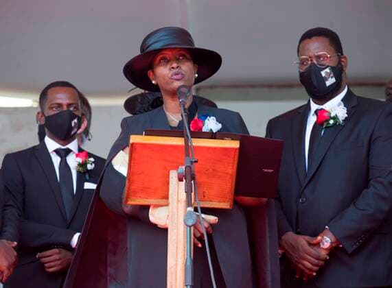 Bilder des Jahres 2021, News 07 Juli News Themen der Woche KW29 News Bilder des Tages Haiti, Beerdigung von Jovenel Moise in Cap-Haitien Haiti s First Lady Martine Moise speaks at the funeral of her husband, President Jovenel Moise in Cap-Haitien, Haiti, 23 July 2021. Moise was murdered at his residence in the early morning of July 7 last. EFE Orlando Barria Funeral of the assassinated president of Haiti Jovenel Moise !ACHTUNG: NUR REDAKTIONELLE NUTZUNG!  Copyright: xOrlandoxBarriax AME4798 20210723-1daa150cfdcba636c1d6e5cc125836ca9de6e28e