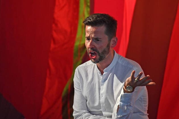 Konzert des Atalante Quartetts mit dem Tenor Daniel Johannsen, in der Hipphalle in Gmunden, im Rahmen der Salzkammergut Festwochen Gmunden, am 23.07.21. Das Bild zeigt den Tenor Daniel Johannsen während des Konzertes. 2021 - Konzert des Atalante Quartetts mit dem Tenor Daniel Johannsen, in der Hipphalle in Gmunden, im Rahmen der Salzkammergut Festwochen Gmunden, am 23.07.21