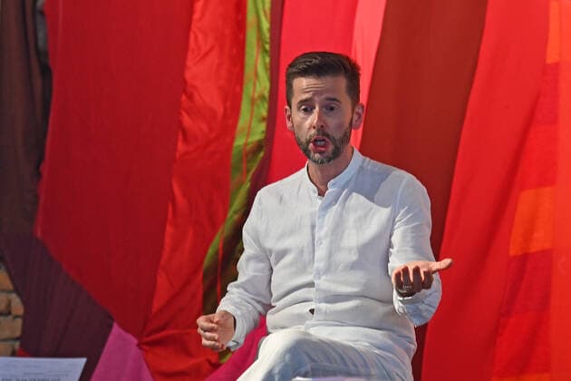 Konzert des Atalante Quartetts mit dem Tenor Daniel Johannsen, in der Hipphalle in Gmunden, im Rahmen der Salzkammergut Festwochen Gmunden, am 23.07.21. Das Bild zeigt den Tenor Daniel Johannsen während des Konzertes. 2021 - Konzert des Atalante Quartetts mit dem Tenor Daniel Johannsen, in der Hipphalle in Gmunden, im Rahmen der Salzkammergut Festwochen Gmunden, am 23.07.21