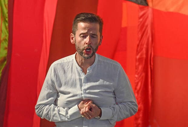 Konzert des Atalante Quartetts mit dem Tenor Daniel Johannsen, in der Hipphalle in Gmunden, im Rahmen der Salzkammergut Festwochen Gmunden, am 23.07.21. Das Bild zeigt den Tenor Daniel Johannsen während des Konzertes. 2021 - Konzert des Atalante Quartetts mit dem Tenor Daniel Johannsen, in der Hipphalle in Gmunden, im Rahmen der Salzkammergut Festwochen Gmunden, am 23.07.21