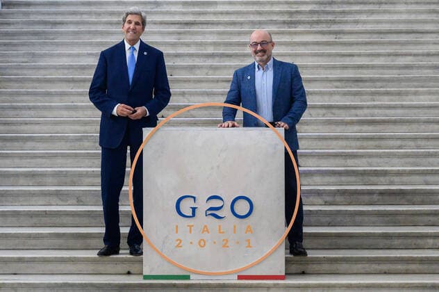 Bilder des Jahres 2021, News 07 Juli News Themen der Woche KW29 News Bilder des Tages July 23, 2021, Napoli, Campania, Italy: John Kerry (L), US Special Presidential Envoy for Climate, and Italian Minister for Ecological Transition Roberto Cingolani (R) pose for photographs behind the G20 logo..Italian Minister of the Ecological Transition Roberto Cingolani chaired the G20 Environment, Climate and Energy Joint Ministerial Meeting, on the second day in Naples, organized within the framework of the Italian Presidency of the G20. The meeting, held at the Royal Palace, had seen the participation of keynote speakers coming from the G20 countries and several international institutions and organizations. Napoli Italy - ZUMAs197 20210723_zaa_s197_282 Copyright: xValeriaxFerrarox