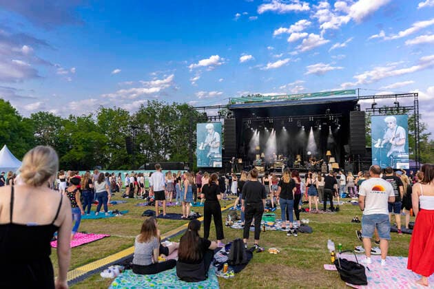 Von Wegen Lisbeth live beim Picknick Konzert auf der Zoopark Festwiese. Erfurt, 23.07.2021