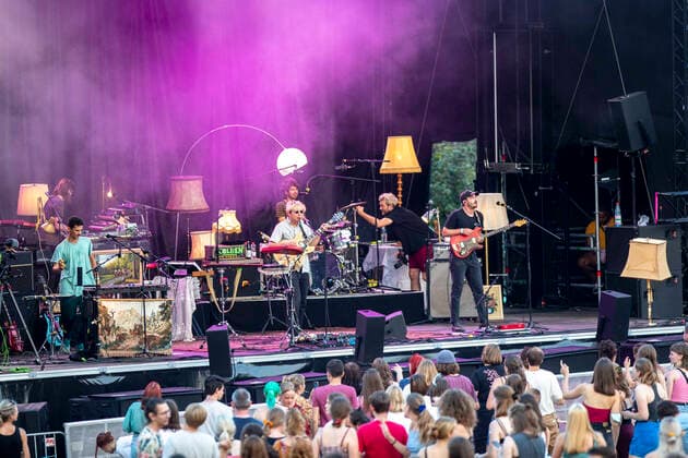 Von Wegen Lisbeth live beim Picknick Konzert auf der Zoopark Festwiese. Erfurt, 23.07.2021