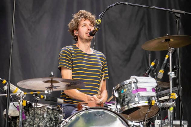 Julian Zschäbitz von Von Wegen Lisbeth live beim Picknick Konzert auf der Zoopark Festwiese. Erfurt, 23.07.2021