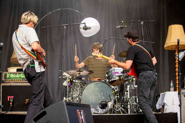 Matthias Rohde, Julian Zschäbitz und Julian Hölting von Von Wegen Lisbeth live beim Picknick Konzert auf der Zoopark Festwiese. Erfurt, 23.07.2021
