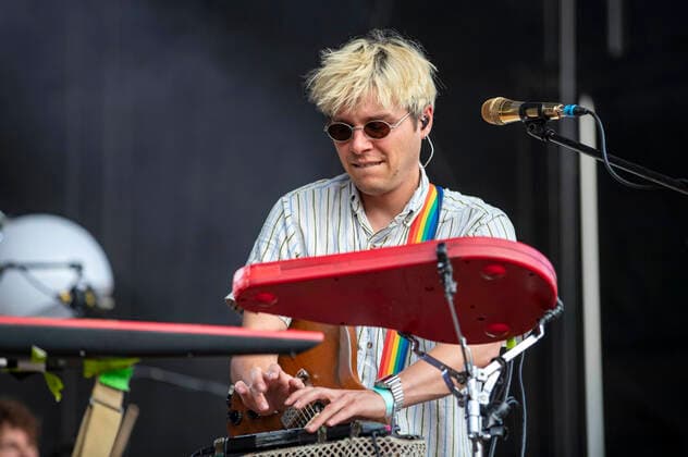 Matthias Rohde von Von Wegen Lisbeth live beim Picknick Konzert auf der Zoopark Festwiese. Erfurt, 23.07.2021