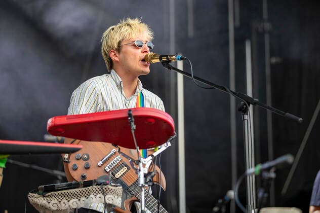 Matthias Rohde von Von Wegen Lisbeth live beim Picknick Konzert auf der Zoopark Festwiese. Erfurt, 23.07.2021