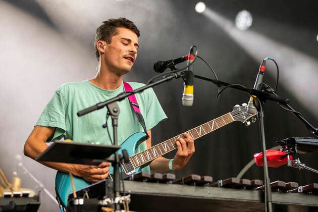 Dominik Doz Zschäbitz von Von Wegen Lisbeth live beim Picknick Konzert auf der Zoopark Festwiese. Erfurt, 23.07.2021