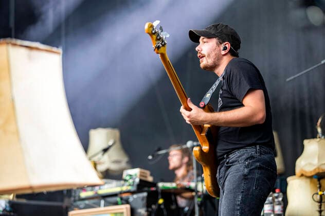Julian Hölting von Von Wegen Lisbeth live beim Picknick Konzert auf der Zoopark Festwiese. Erfurt, 23.07.2021