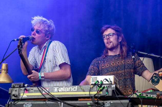 Matthias Rohde und Robert Tischer von Von Wegen Lisbeth live beim Picknick Konzert auf der Zoopark Festwiese. Erfurt, 23.07.2021