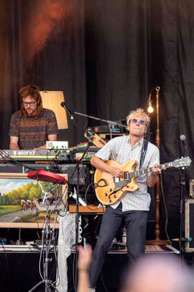 Robert Tischer und Matthias Rohde von Von Wegen Lisbeth live beim Picknick Konzert auf der Zoopark Festwiese. Erfurt, 23.07.2021