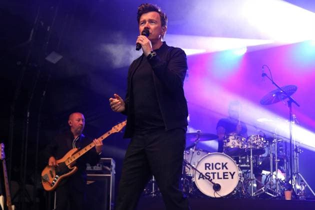 Rick Astley Concert York Races RICK ASTLEY appears live on stage in concert after racing at York Racecourse, York, United Kingdom on 23 July 2021. York York Racecourse Yorkshire United Kingdom Editorial use only , Copyright: xMickxAtkinsx PSI-13053-0075
