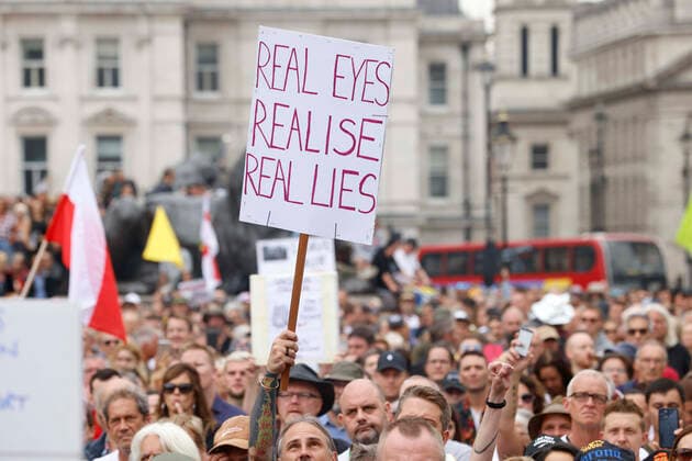 Coronavirus in Großbritannien, Impfgegner protestieren in London . 24 07 2021. London, United Kingdom. Thousands of people gather in Trafalgar Square to protest against the vaccination programme.Anti-Vaxx demonstration. Westminster. Anti-Vaxx demonstrators demonstrate against the Governments Freedom day and the introduction of vaccine passports.  xMarkxThomasx xi-Imagesx IIM-22449-0039
