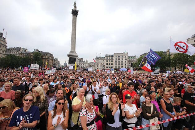 Coronavirus in Großbritannien, Impfgegner protestieren in London . 24 07 2021. London, United Kingdom. Thousands of people gather in Trafalgar Square to protest against the vaccination programme.Anti-Vaxx demonstration. Westminster. Anti-Vaxx demonstrators demonstrate against the Governments Freedom day and the introduction of vaccine passports.  xMarkxThomasx xi-Imagesx IIM-22449-0047