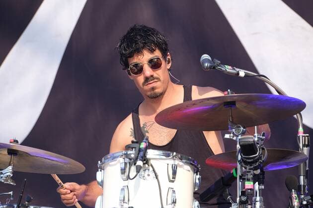 23.07.2021 Kulturzelt Kassel, Hessenkampfbahn Kassel Hessen Konzert CHEF SPECIAL Holländer Indie-Pop Band aus Haarlem, Niederlande Mitglieder Sänger Joshua Nolet, Gitarrist Guido Joseph, Bassist Jan Derks, Keyboarder Wouter Heeren und Schlagzeuger Wouter Jerry Prudon