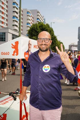 24.07.2021,Berlin,Deutschland,GER,Christopher Street Day Parade (CSD).Das offizielle Motto des CSDs lautet:Save our Community, save our Pride.MICHAEL BIEL (SPD) *** 24 07 2021,Berlin,Germany,GER,Christopher Street Day Parade CSD The official motto of the CSD is Save our Community, save our Pride MICHAEL BIEL SPD