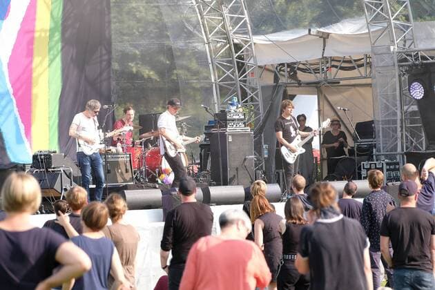 22.07.2021 Kulturzelt Kassel, Hessenkampfbahn Kassel Hessen Konzert TOCOTRONIC - LET THERE BE TOCOTRONIC Mitglieder Gesang Dirk von Lowtzow Gitarre, Keyboard Rick McPhail Schlagzeug, Keyboard, Gesang Arne Zank Bass Jan Müller *** 22 07 2021 Kulturzelt Kassel, Hessenkampfbahn Kassel Hesse Concert TOCOTRONIC LET THERE BE TOCOTRONIC Members Vocals Dirk von Lowtzow Guitar, Keyboard Rick McPhail Drums, Keyboard, Vocals Arne Zank Bass Jan Müller