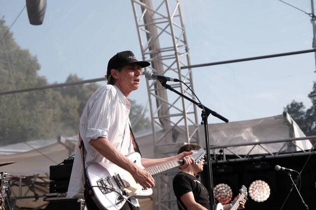 22.07.2021 Kulturzelt Kassel, Hessenkampfbahn Kassel Hessen Konzert TOCOTRONIC - LET THERE BE TOCOTRONIC Mitglieder Gesang Dirk von Lowtzow Gitarre, Keyboard Rick McPhail Schlagzeug, Keyboard, Gesang Arne Zank Bass Jan Müller