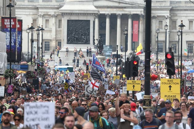 Coronavirus in Großbritannien, Impfgegner protestieren in London July 24, 2021, London, England, United Kingdom: Anti lockdown and anti-vaccine protesters march through LondonÃ¢â‚¬â ¢s Whitehall in Ã¢â‚¬oeWorldwide rally for freedomÃ¢ London United Kingdom - ZUMAs262 20210724_zip_s262_019 Copyright: xTayfunxSalcix