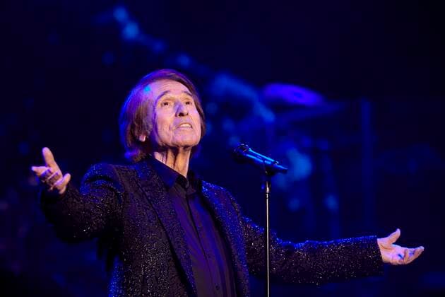 Entertainment Bilder des Tages Spanish singer Raphael performs during a concert in Cap Roig, celebrating his 60 years on stage, in Calella de Palafrugell, Spain, 24 July 2021. Raphael celebrates 60 years on stage !ACHTUNG: NUR REDAKTIONELLE NUTZUNG!  Copyright: xDavidxBorratx GRAF4803 20210724-c44ae49a6996b6f1bcaf12b76adc5e95850cd01c