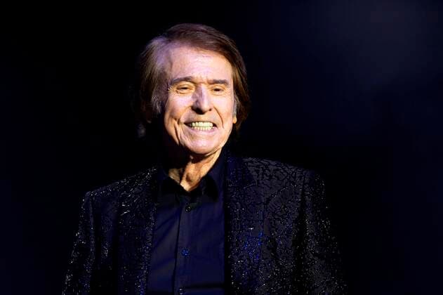 Spanish singer Raphael performs during a concert in Cap Roig, celebrating his 60 years on stage, in Calella de Palafrugell, Spain, 24 July 2021. Raphael celebrates 60 years on stage !ACHTUNG: NUR REDAKTIONELLE NUTZUNG!  Copyright: xDavidxBorratx GRAF4807 20210724-baf3dcd28a392ea651dca54f2d304c6760fdba2e