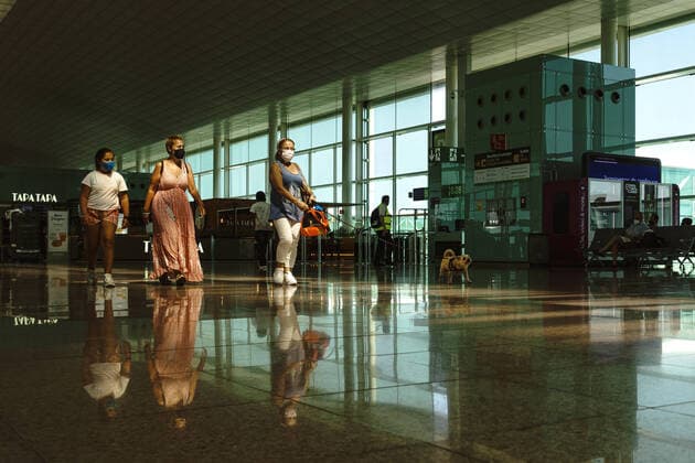 July 24, 2021, Barcelona, Catalonia, Spain: Passengers wearing a protective facemask against the ongoing spread of the coronavirus walk past a usually more busy Terminal 1 at Barcelona s airport as Spain s tourism takes another hit entering Germany s high incidence list. Barcelona Spain - ZUMAo105 20210724_zap_o105_005 Copyright: xMatthiasxOesterlex