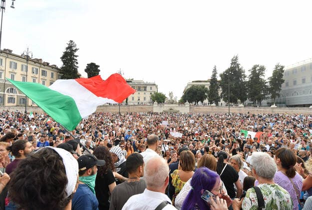 Bilder des Jahres 2021, News 07 Juli News Themen der Woche KW29 News Bilder des Tages Rome, Protest demonstration throughout Italy against the mandatory vaccination certificate wanted by the government. Pictured:  Copyright: xPieroxTenaglix xIPAx xPieroxTenaglix