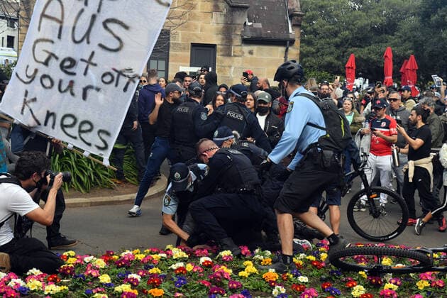 ANTI LOCKDOWN PROTEST SYDNEY, A protester is arrested by police at Victoria Park on Broadway during the ?World Wide Rally For Freedom? anti-lockdown rally at Hyde Park in Sydney, Saturday, July 24, 2021. ( NO ARCHIVING, EDITORIAL USE ONLY, NO USE IN BOOKS WITHOUT CONSENT SYDNEY NSW AUSTRALIA  Copyright: xMICKxTSIKASx 20210724001559647202