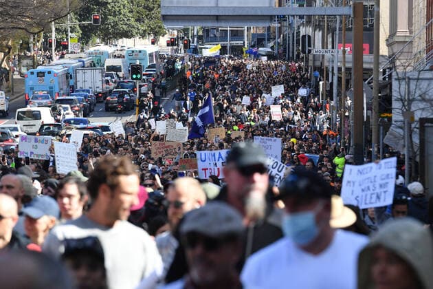 ANTI LOCKDOWN PROTEST SYDNEY, Protesters march along Broadway and George St towards Sydney Town Hall during the ?World Wide Rally For Freedom? anti-lockdown rally at Hyde Park in Sydney, Saturday, July 24, 2021. ( NO ARCHIVING, EDITORIAL USE ONLY, NO USE IN BOOKS WITHOUT CONSENT SYDNEY NSW AUSTRALIA  Copyright: xMICKxTSIKASx 20210724001559647689