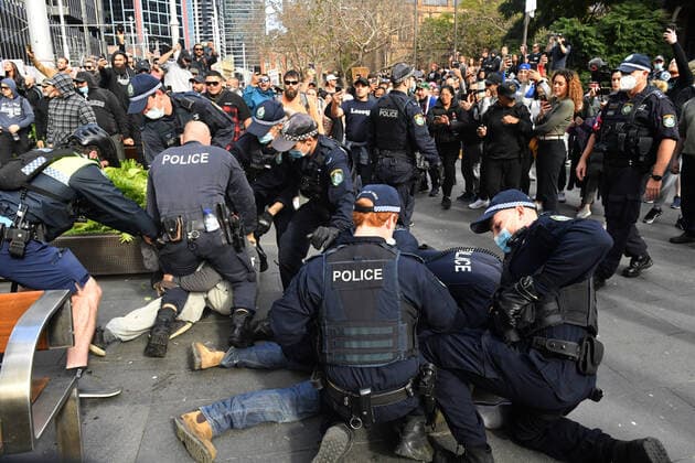 ANTI LOCKDOWN PROTEST SYDNEY, Protesters are arrested by the police at Sydney Town Hall during the ?World Wide Rally For Freedom? anti-lockdown rally at Hyde Park in Sydney, Saturday, July 24, 2021. ( NO ARCHIVING, EDITORIAL USE ONLY, NO USE IN BOOKS WITHOUT CONSENT SYDNEY NSW AUSTRALIA  Copyright: xMICKxTSIKASx 20210724001559667250