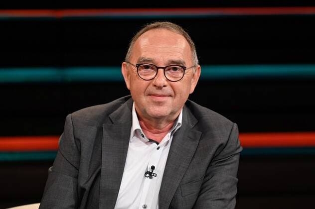 Norbert Walter-Borjans (Politiker) 07 21 her Norbert Walter-Borjans am 15. Juli 2021 in Markus Lanz , ZDF TV Fernsehen Talkshow Talk Show Deutschland deutsch Deutscher Mann SPD Sozialdemokrat Parteivorsitz Parteivorsitzender Co-Vorsitzender Vorsitz german politician quer Portrait lächelnd *** Norbert Walter Borjans politician 07 21 ago Norbert Walter Borjans on 15 July 2021 in Markus Lanz , ZDF TV television talk show talk show Germany German German man SPD social democrat party leader party chairman co chairman chair german politician cross portrait smiling