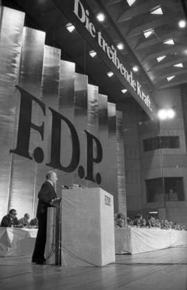 Bundesparteitag der Freien Demokratischen Partei ( FDP) 1970 DEU, Deutschland, Bonn: Der Bundesparteitag der Freien Demokratischen Partei ( FDP) am 22.6.1970 in der Bonner Beethovenhalle.Walter Scheel. DEU, Germany, Bonn: The federal party conference of the Free Democratic Party ( FDP) on 22.6.1970 in the Beethovenhalle in Bonn. NRW *** Federal party conference of the Free Democratic Party FDP 1970 DEU, Germany, Bonn The federal party conference of the Free Democratic Party FDP on 22 6 1970 in the Beethovenhalle in Bonn Walter Scheel DEU, Germany, Bonn The federal party conference of the Free Democratic Party FDP on 22 6 1970 in the Beethovenhalle in Bonn NRW