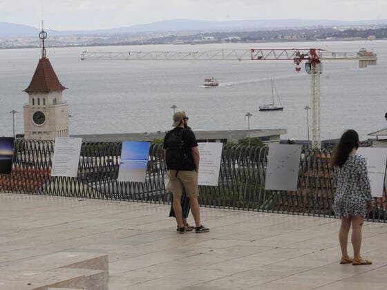 July 25, 2021, Lisbon, Portugal: Movement of people at Santa Catarina viewpoint, also known as Adamastor viewpoint for housing a statue of Greco-Roman mythology, in Lisbon, on Sunday (25).  Copyright: xEdsonxdexSouzax