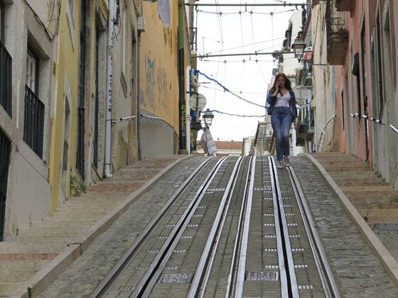 July 25, 2021, Lisbon, Portugal: Movement of people on Bica Street, which was once considered one of the most beautiful streets in the world, on Sunday (25).  Copyright: xEdsonxdexSouzax