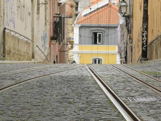 July 25, 2021, Lisbon, Portugal: Movement of people on Bica Street, which was once considered one of the most beautiful streets in the world, on Sunday (25).  Copyright: xEdsonxdexSouzax
